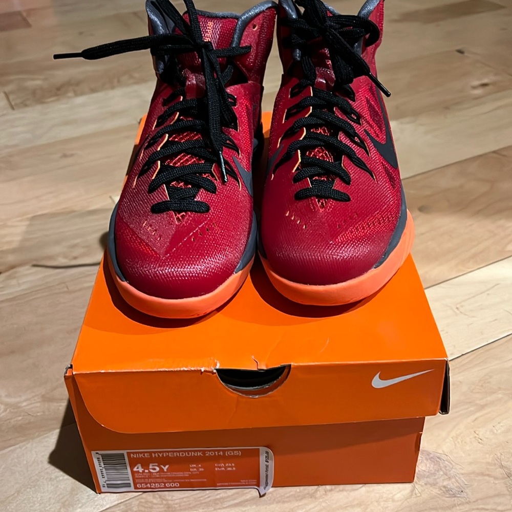 NIB Nike Hyperdunk Boys Size 4.5